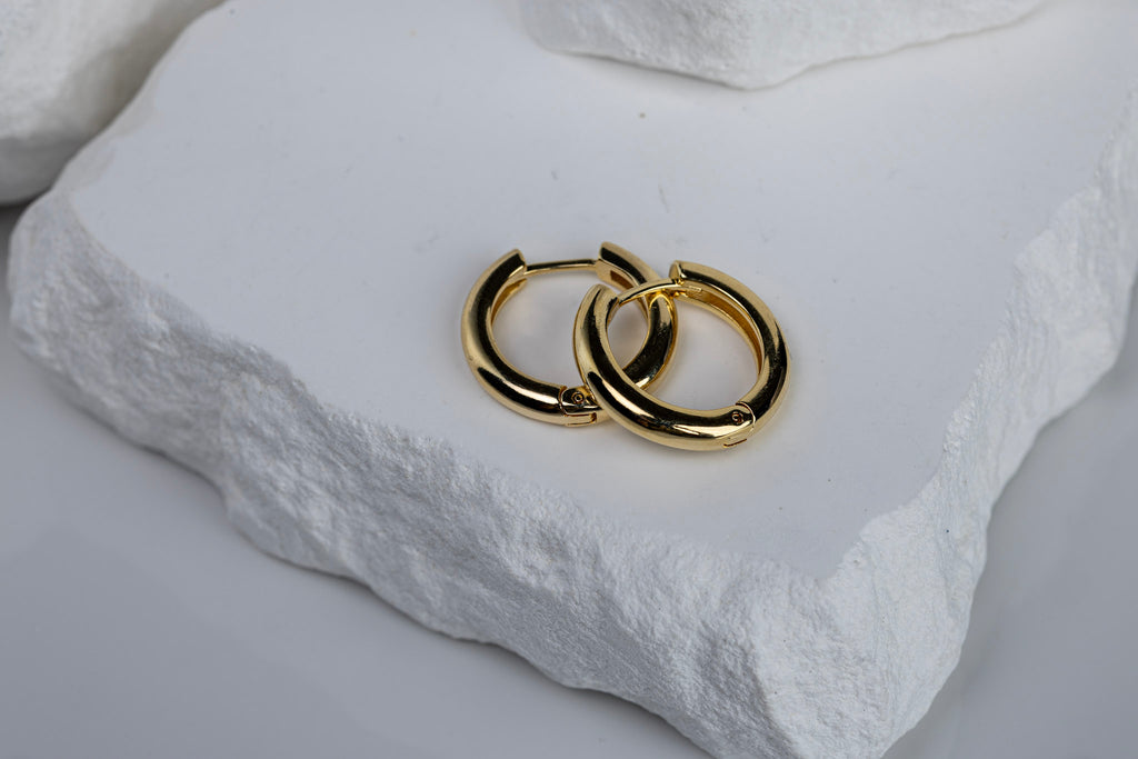 18k Gold Filled 20mm Polished Clicker Hoop Earrings – Classic Shine, Everyday Elegance