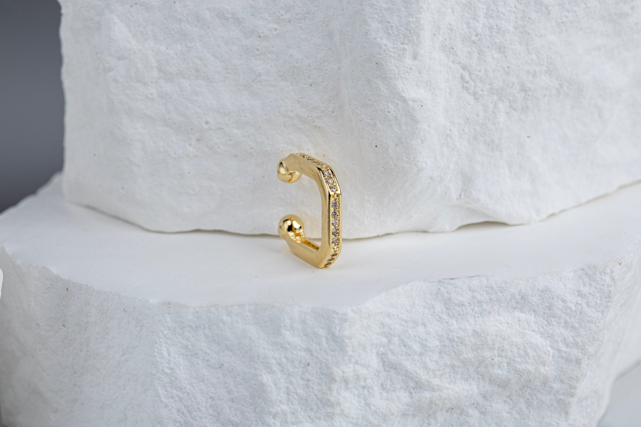 18k Gold Filled Quadratini Ear Cuff – Modern, Geometric & Handcrafted in Brazil