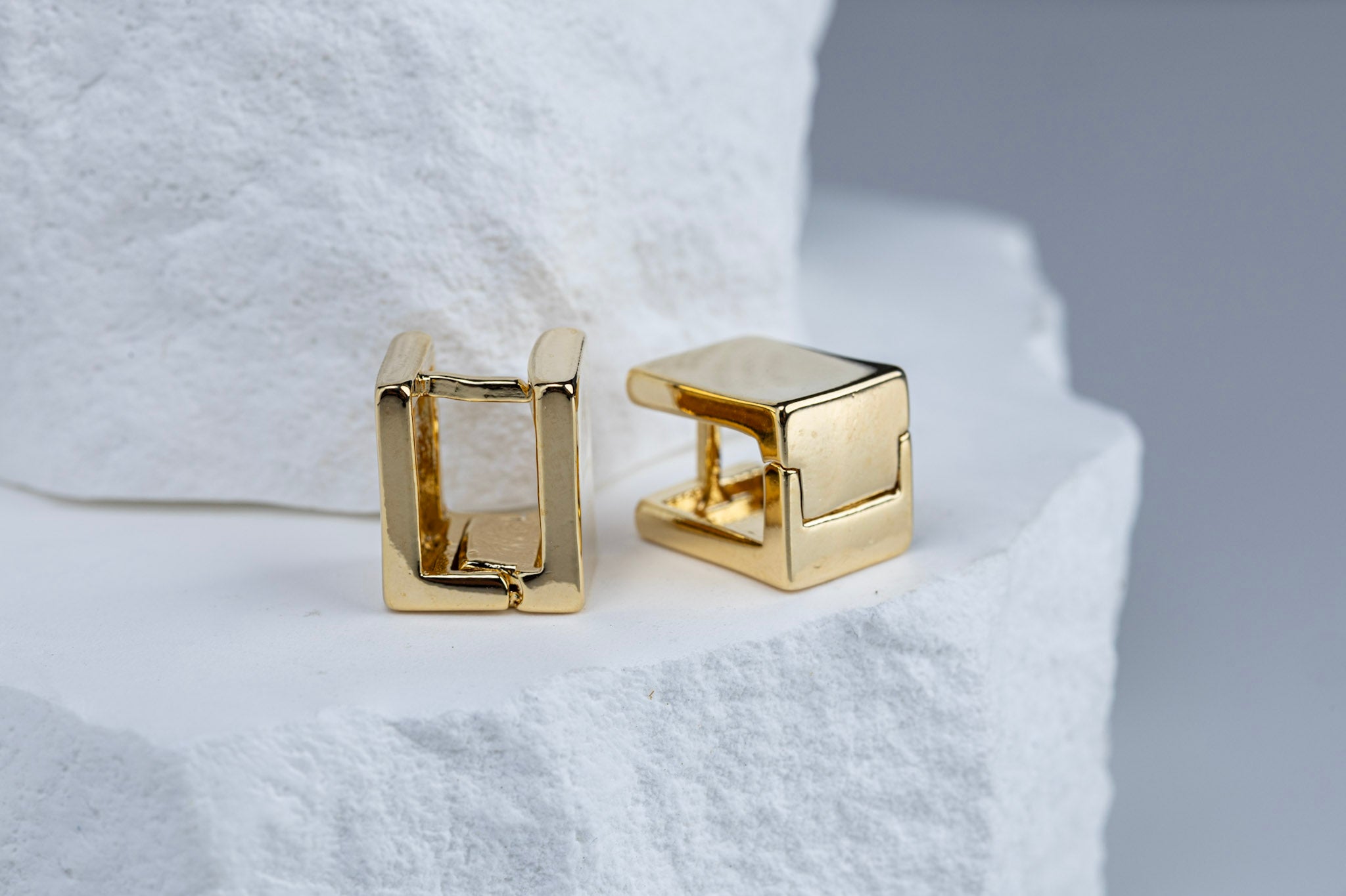 CAMi 18k Gold Filled Square Clicker Earrings – Modern, Bold & Lasting Shine