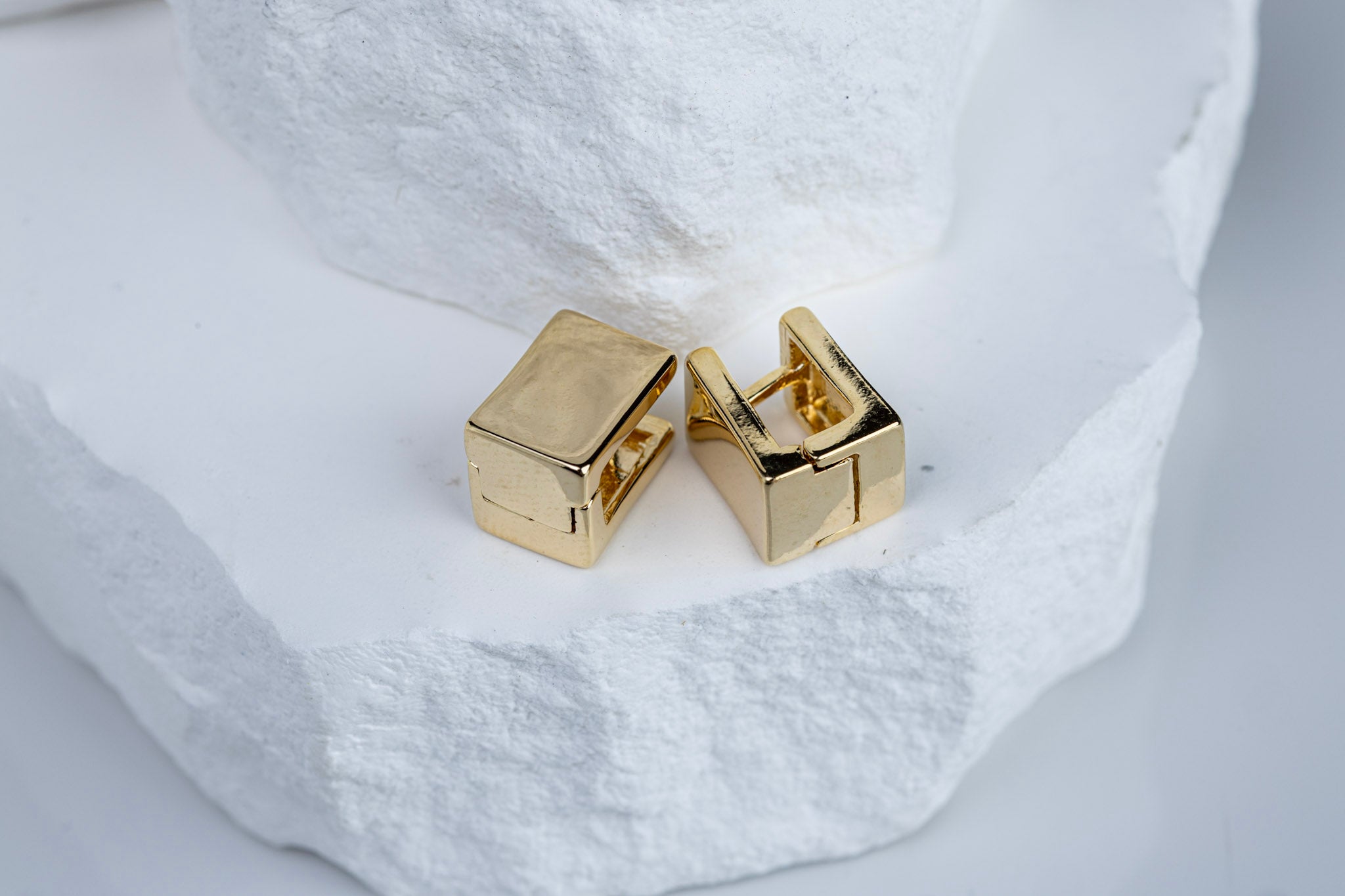 CAMi 18k Gold Filled Square Clicker Earrings – Modern, Bold & Lasting Shine