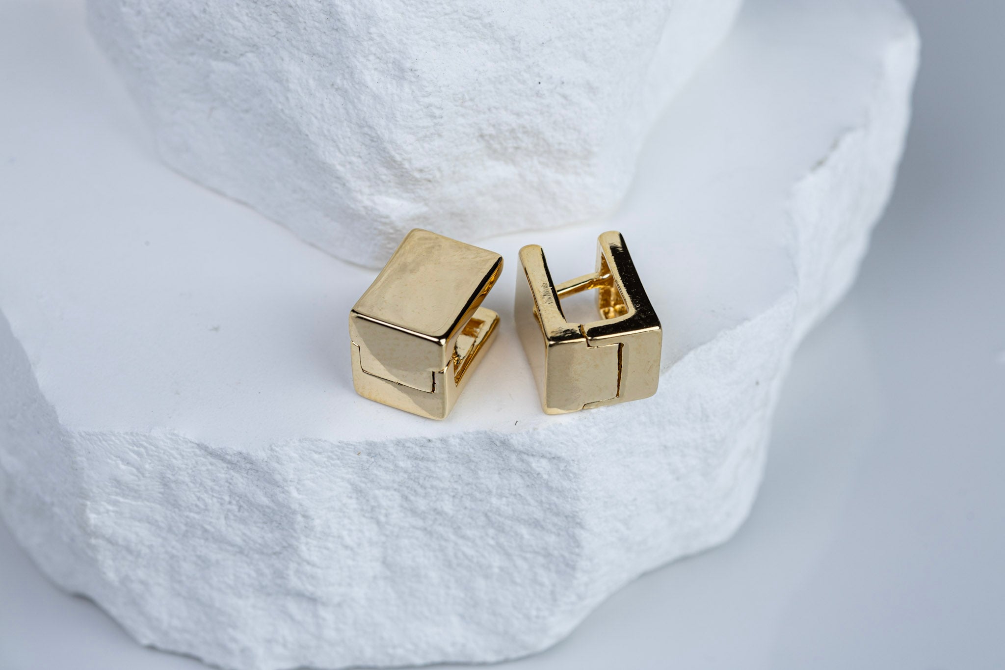 CAMi 18k Gold Filled Square Clicker Earrings – Modern, Bold & Lasting Shine