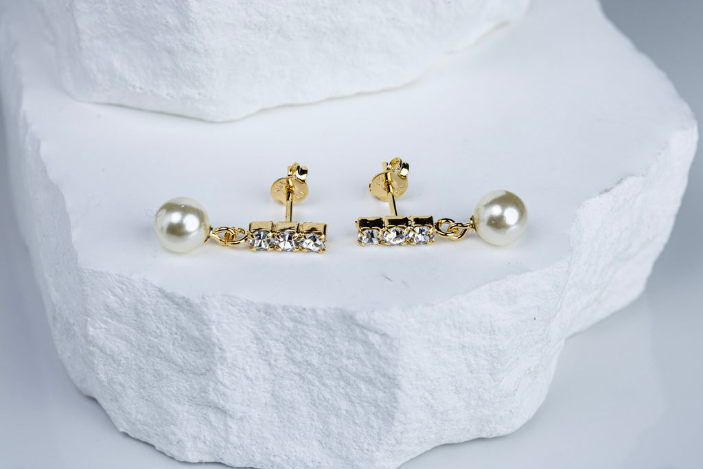 CAMi 18k Gold Filled Drop Pearl Earrings – Classic, Elegant & Handcrafted in Brazil