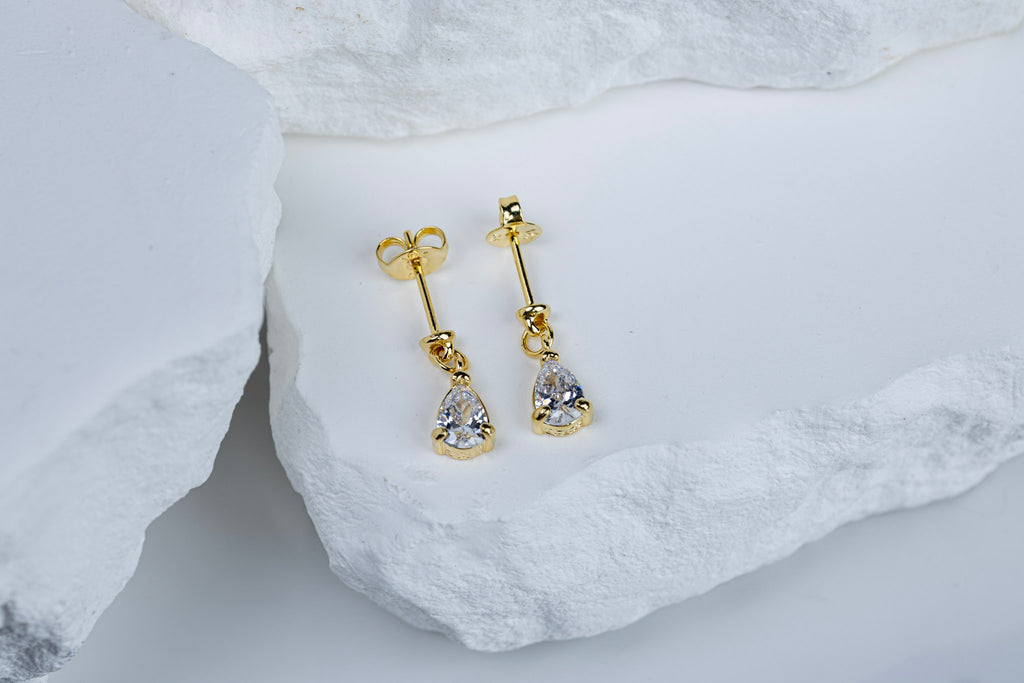 CAMi 18k Gold Filled Teardrop CZ Earrings – Elegant, Sparkling & Handcrafted in Brazil