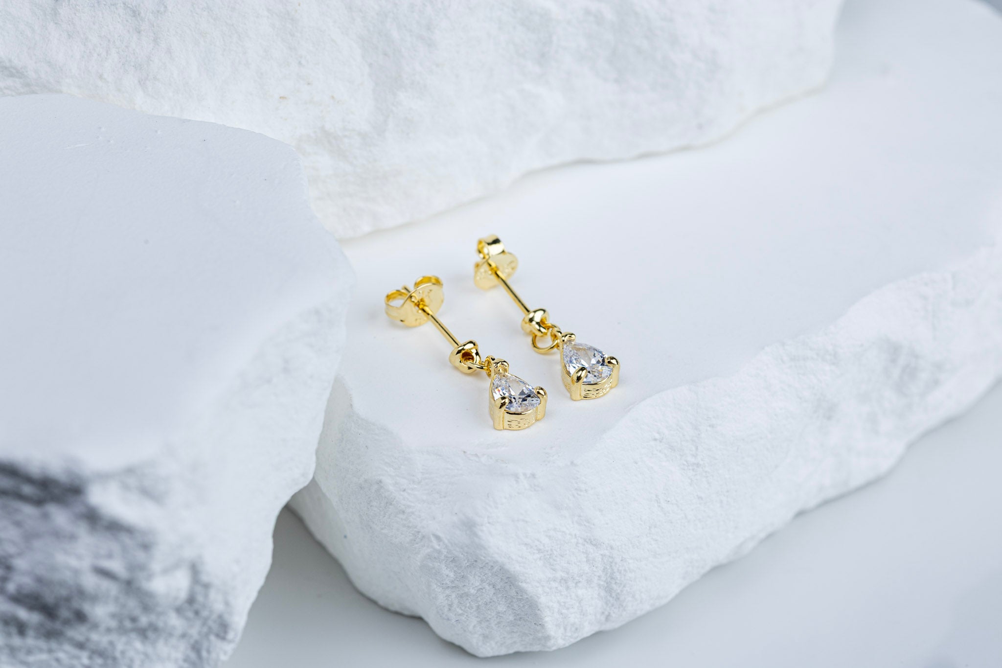 CAMi 18k Gold Filled Teardrop CZ Earrings – Elegant, Sparkling & Handcrafted in Brazil