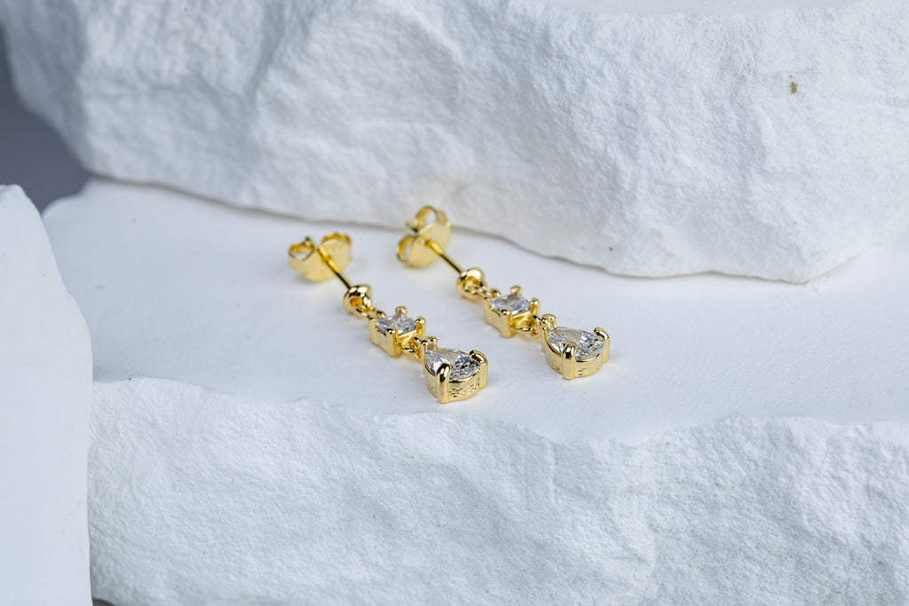 CAMi 18k Gold Filled Princess Cut & Drop CZ Dangling Earrings – Elegant, Sparkling & Handcrafted in Brazil