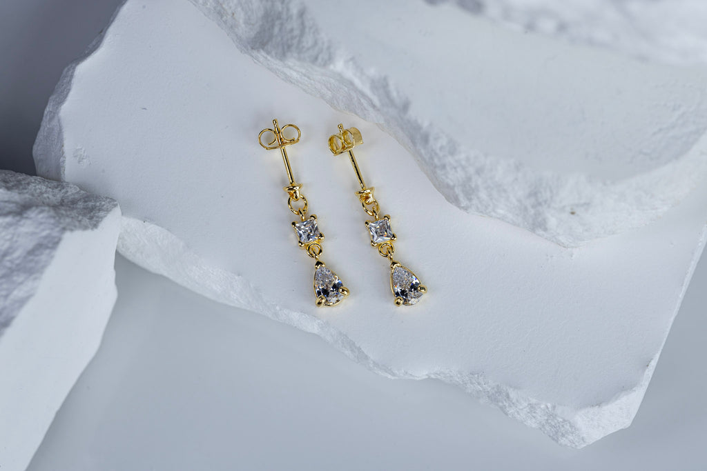CAMi 18k Gold Filled Princess Cut & Drop CZ Dangling Earrings – Elegant, Sparkling & Handcrafted in Brazil