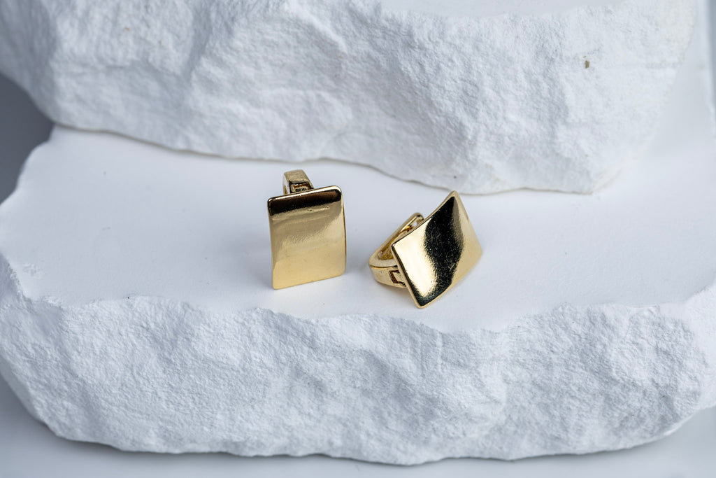 CAMi 18k Gold Filled Polished Plate Clicker Hoop Earrings – Minimalist Elegance with Modern Edge