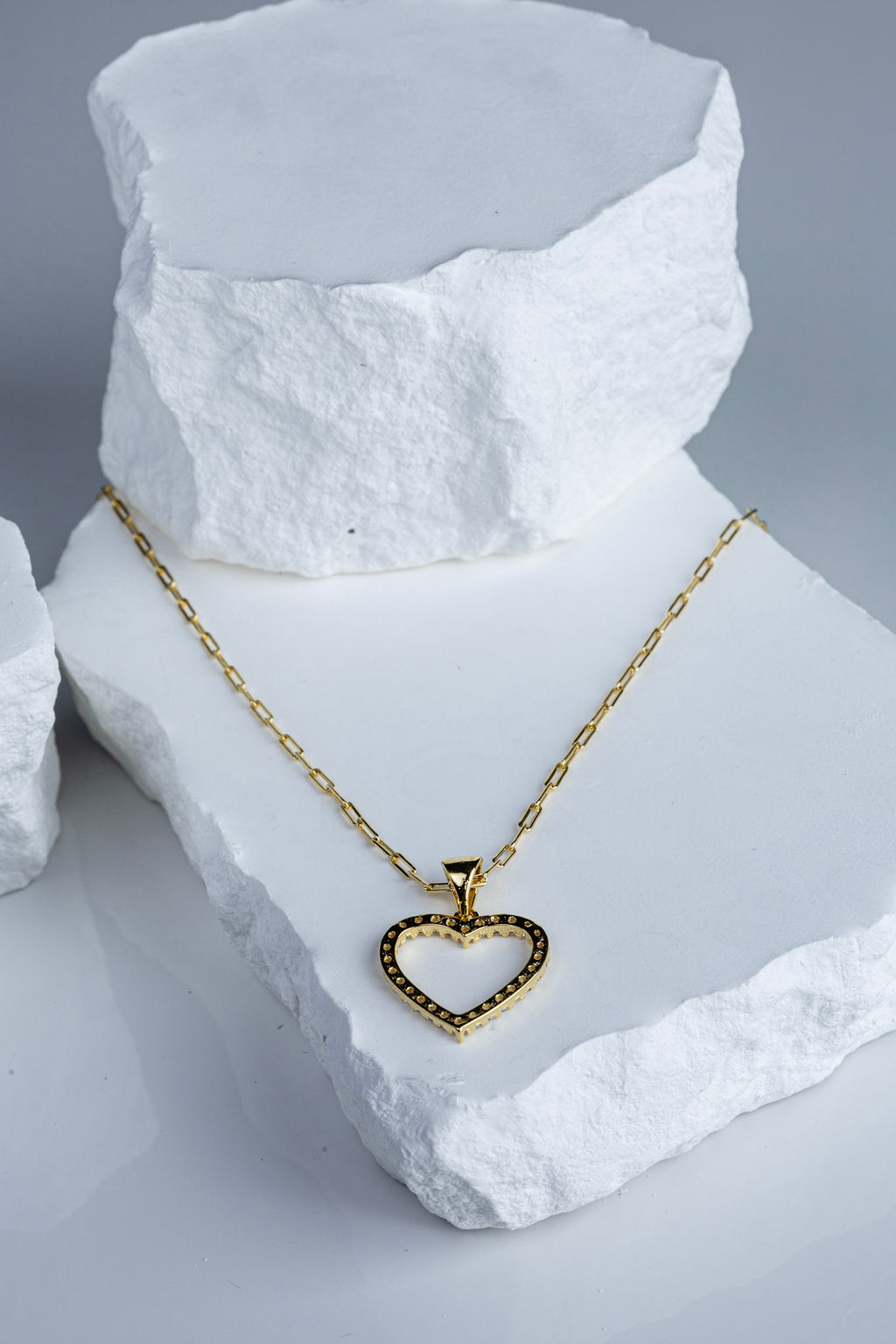 CAMi 18k Gold Filled Stoned Heart Necklace – Elegant, Symbolic & Handcrafted in Brazil
