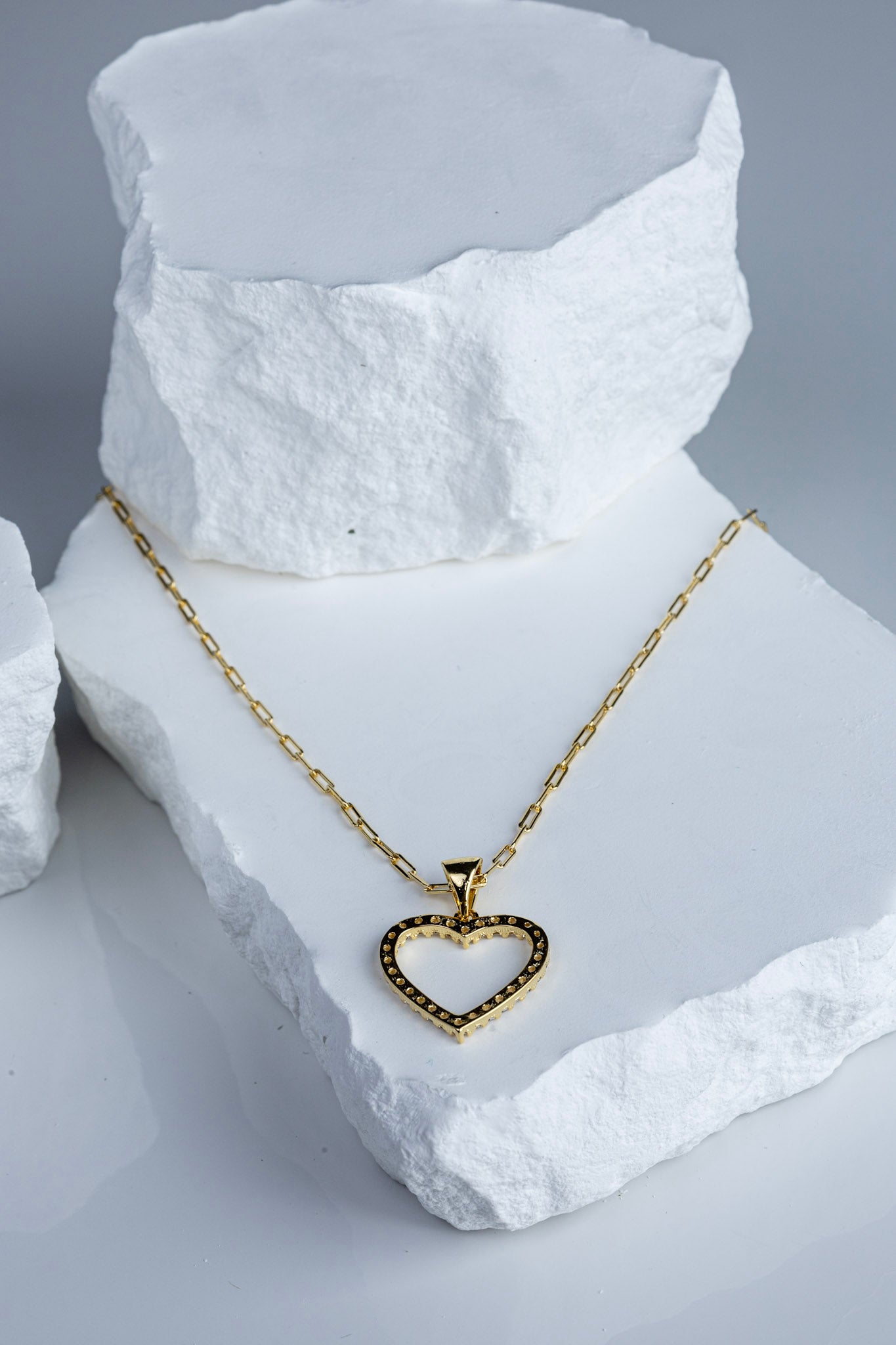 CAMi 18k Gold Filled Stoned Heart Necklace – Elegant, Symbolic & Handcrafted in Brazil