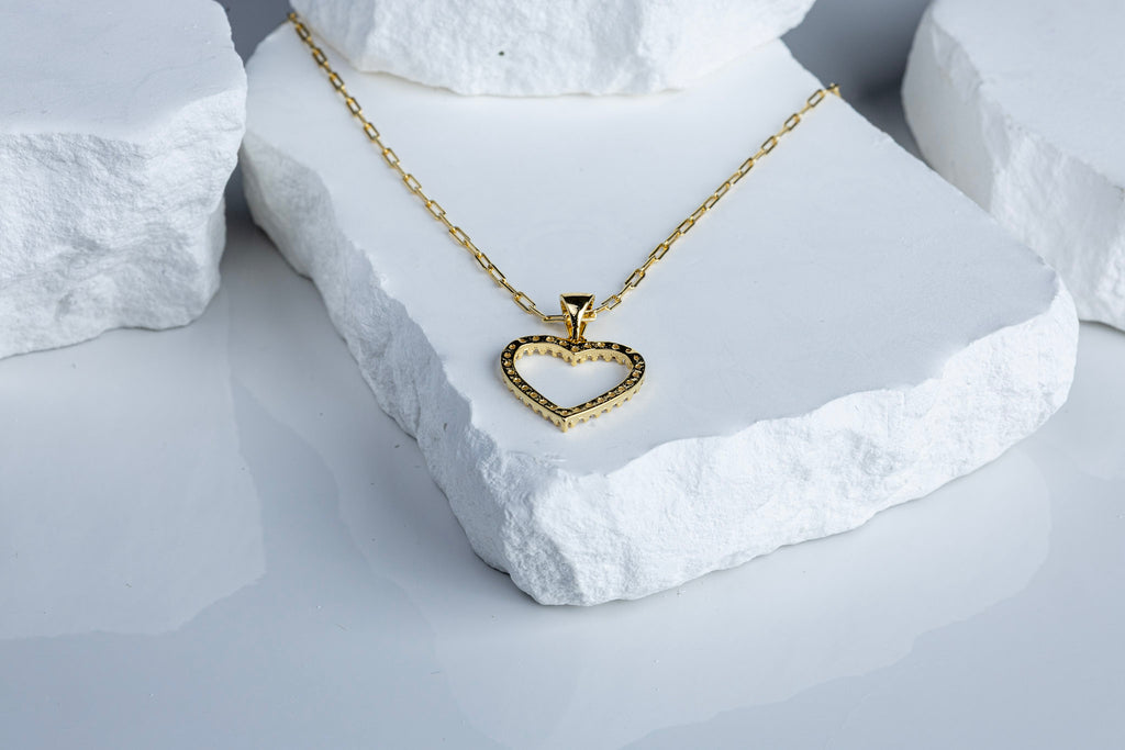CAMi 18k Gold Filled Stoned Heart Necklace – Elegant, Symbolic & Handcrafted in Brazil