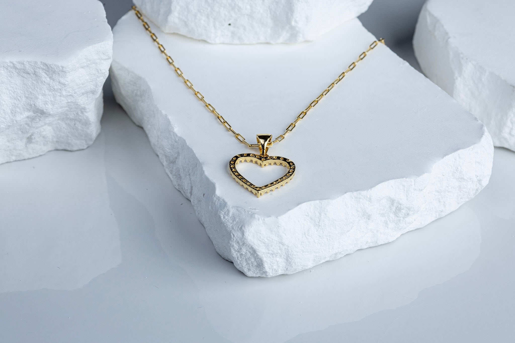 CAMi 18k Gold Filled Stoned Heart Necklace – Elegant, Symbolic & Handcrafted in Brazil