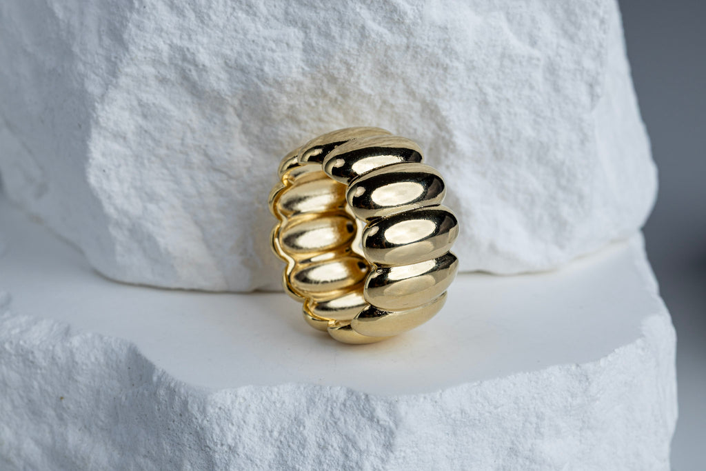 18k Gold Filled Oversized Scalloped Ring – Bold, Artistic & Handcrafted in Brazil