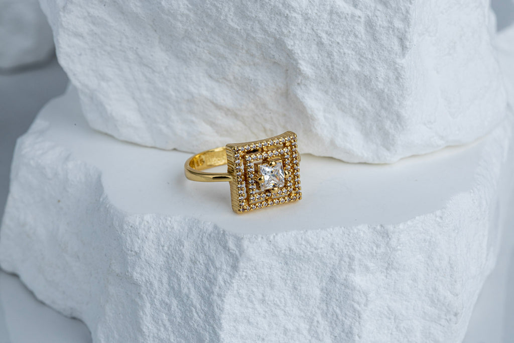CAMi 18k Gold Filled Princess Cut CZ Squared Top Ring – Elegant, Sparkling & Handcrafted in Brazil