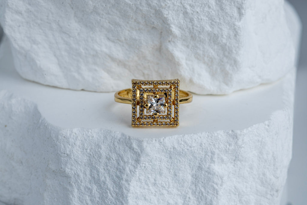 CAMi 18k Gold Filled Princess Cut CZ Squared Top Ring – Elegant, Sparkling & Handcrafted in Brazil