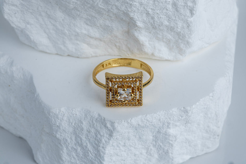CAMi 18k Gold Filled Princess Cut CZ Squared Top Ring – Elegant, Sparkling & Handcrafted in Brazil