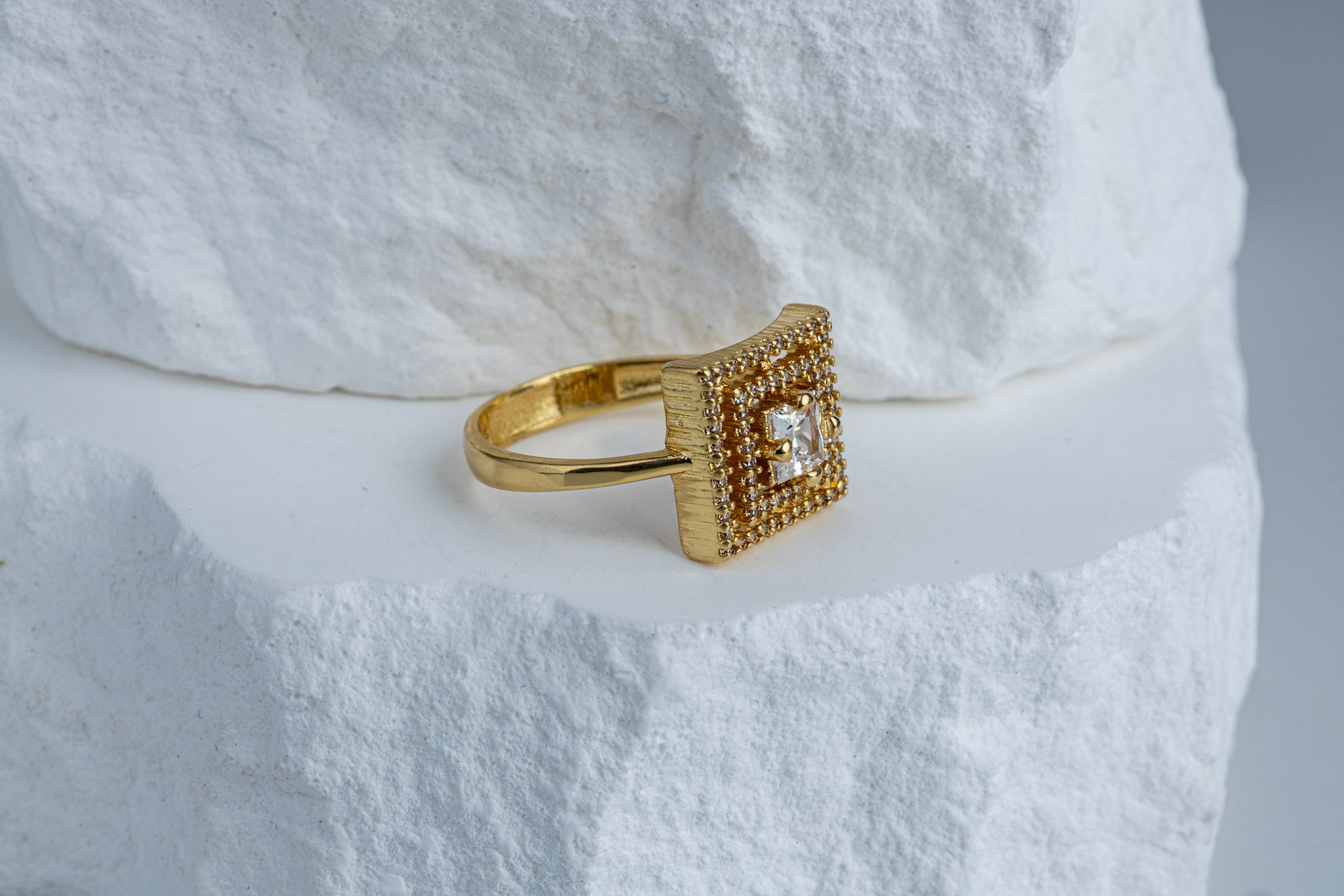 CAMi 18k Gold Filled Princess Cut CZ Squared Top Ring – Elegant, Sparkling & Handcrafted in Brazil