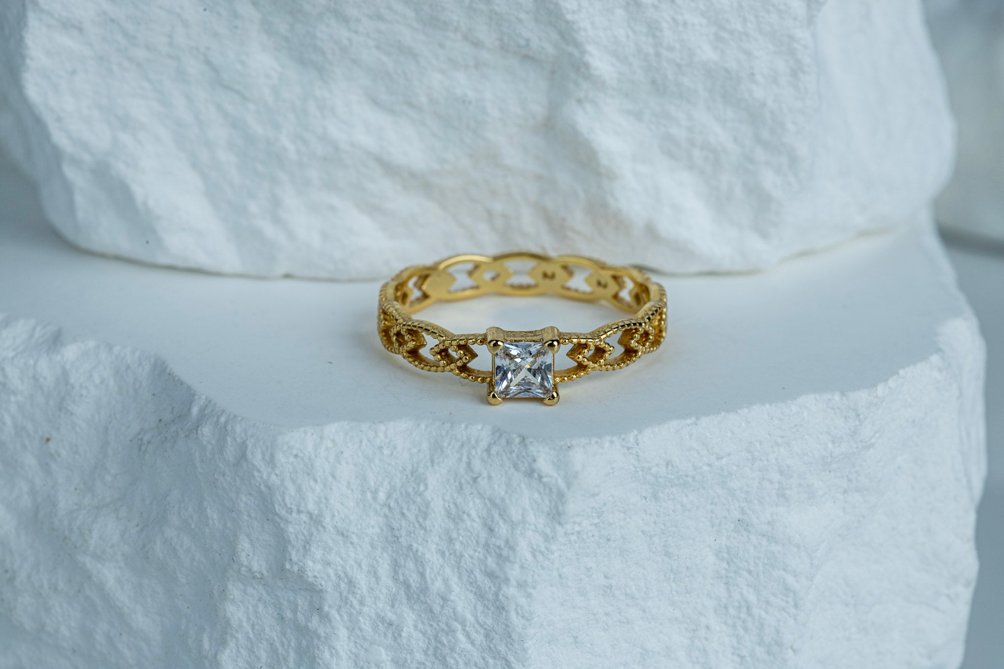 18k Gold Filled Princess Cut CZ Ring with Vintage Detailed Band – Elegant, Timeless & Handcrafted in Brazil