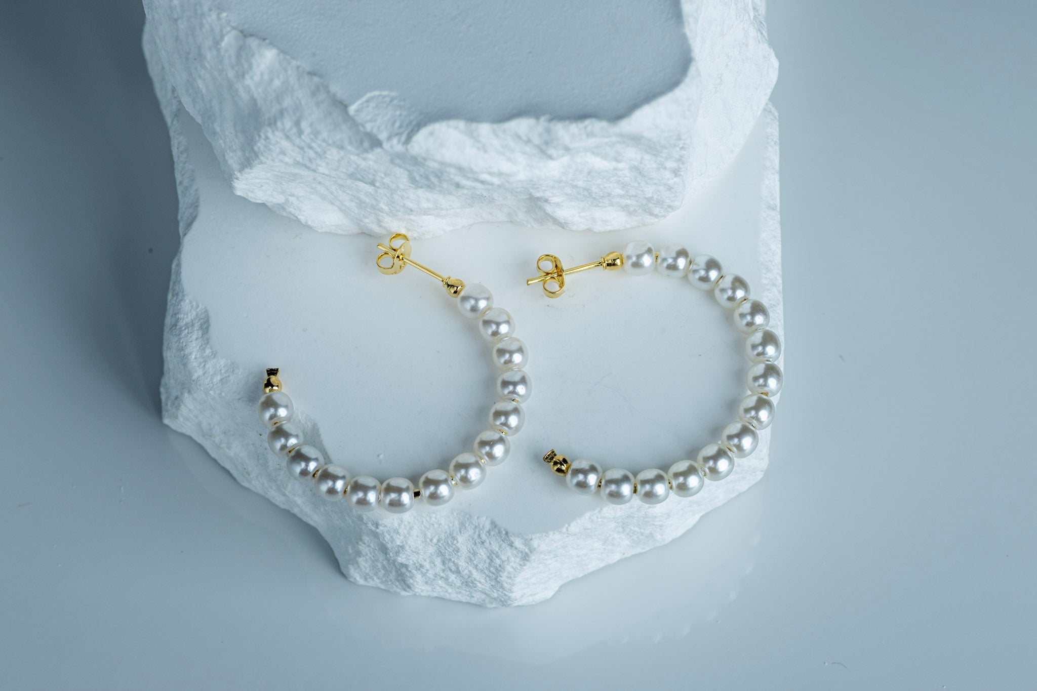 18k Gold Filled 35mm Simulated Pearl Beaded Half-Hoop Earrings – Bold, Feminine & Sophisticated