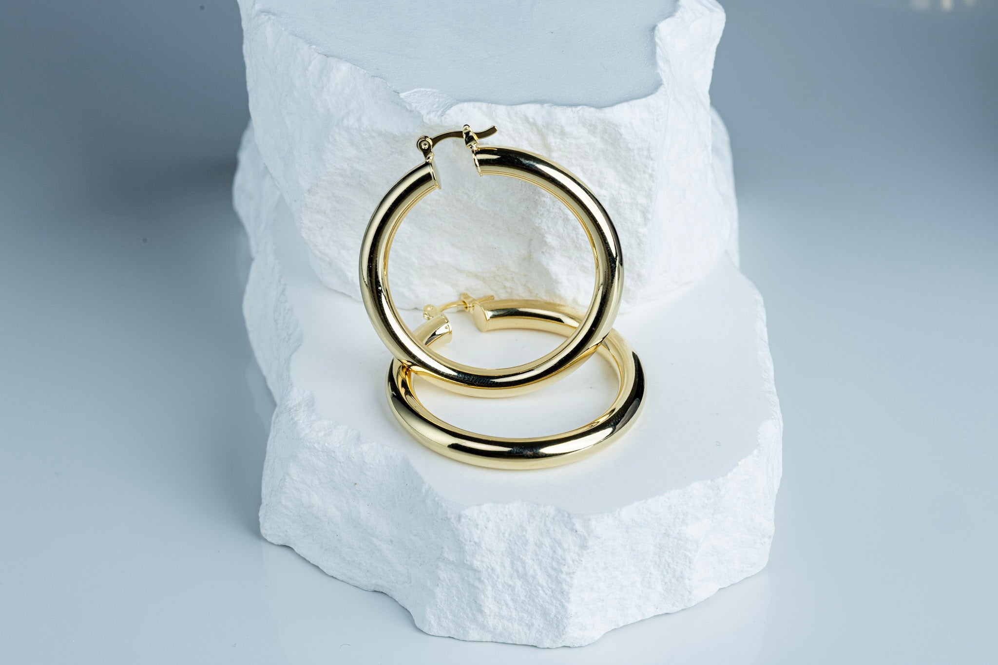 Camila Large Gold Hoop Earrings – Elegant 18k Gold Filled, Lightweight & Hypoallergenic