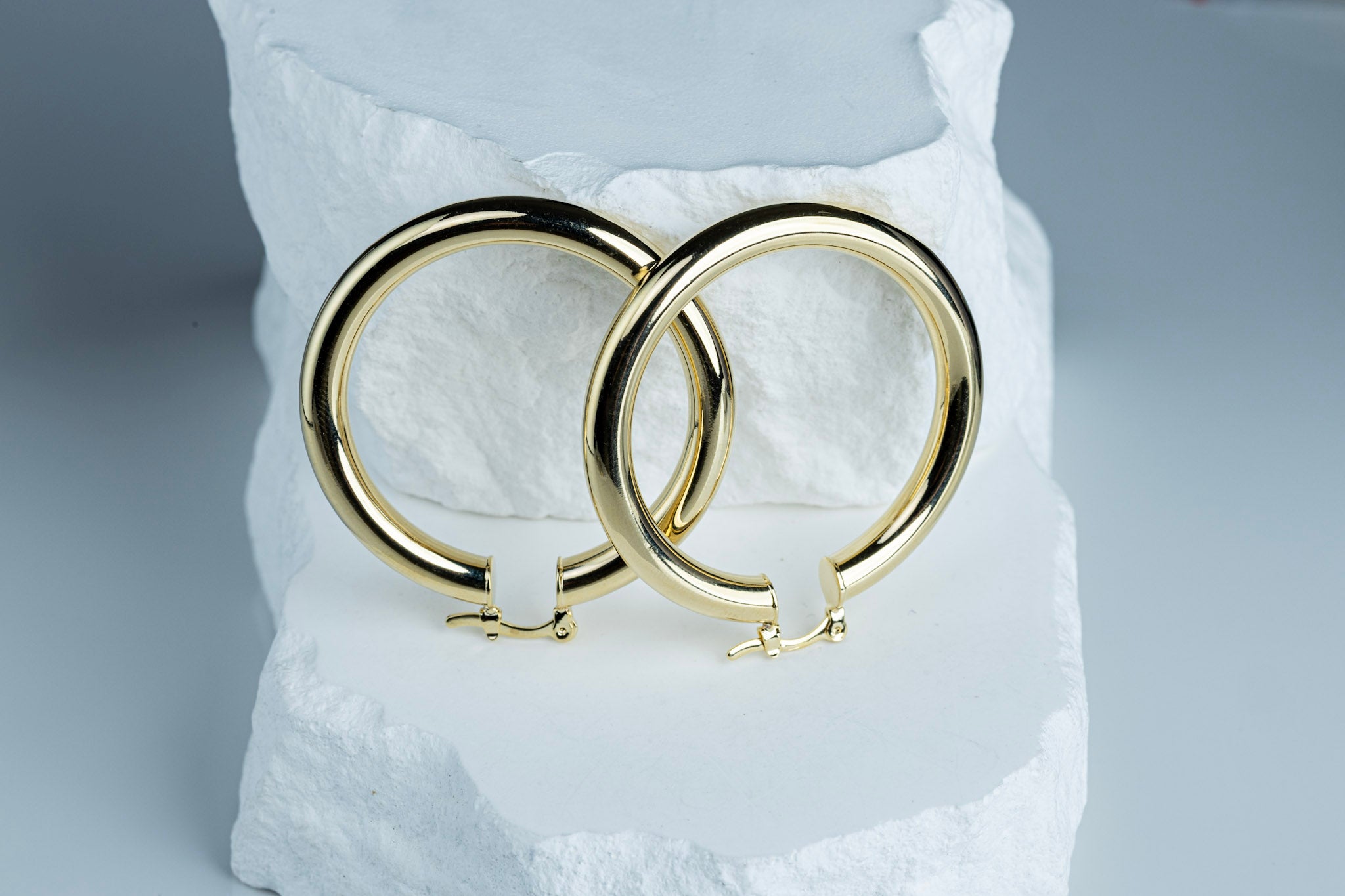 Camila Large Gold Hoop Earrings – Elegant 18k Gold Filled, Lightweight & Hypoallergenic