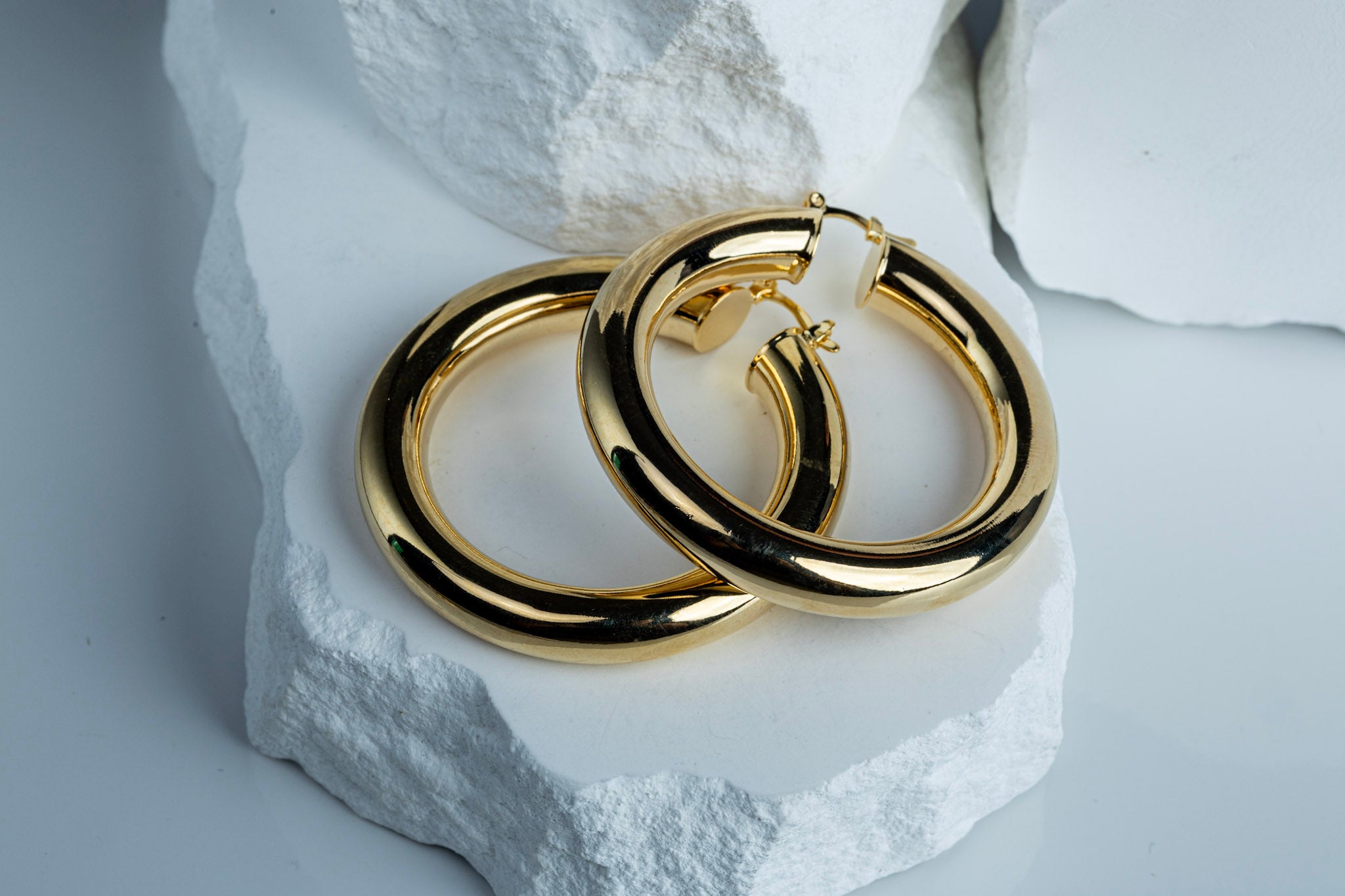 CAMI - Selena Design 18k Gold Filled Chunky Hoop Earrings – Bold, Glamorous & Timeless