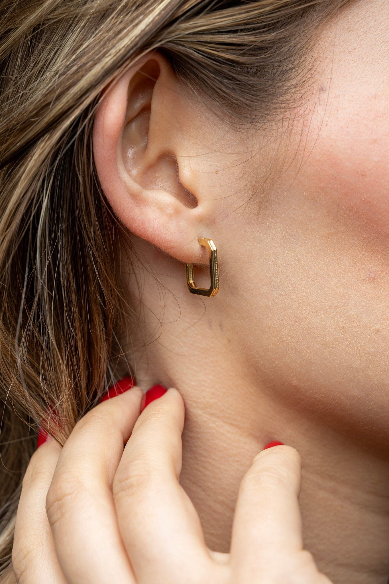 18k Gold Filled Square C-Hoop Earrings – Modern, Minimalist & Handcrafted in Brazil