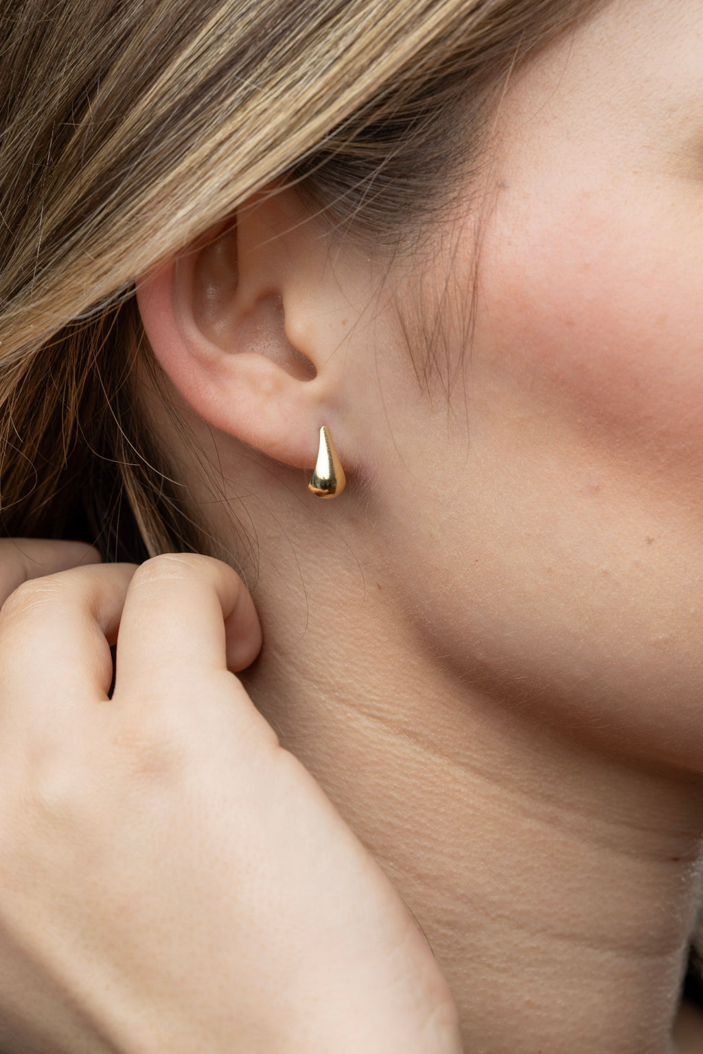 CAMi 18k Gold Filled 12mm Teardrop Stud Earrings – Elegant, Timeless & Versatile