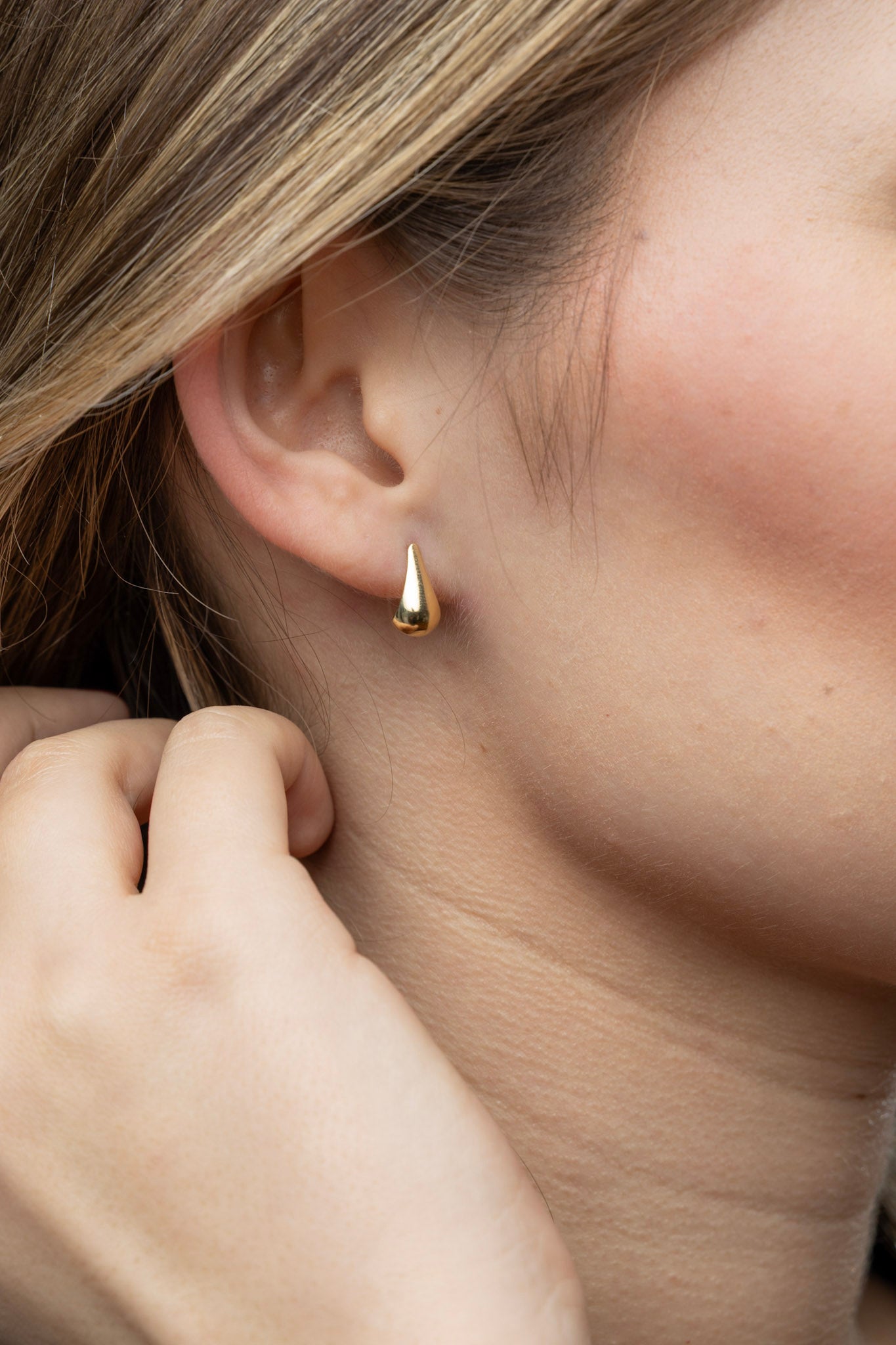 CAMi 18k Gold Filled 12mm Teardrop Stud Earrings – Elegant, Timeless & Versatile