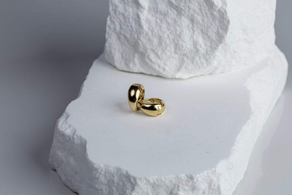 CAMi 18k Gold Filled Polished Clicker Hoop Earrings – Sleek, Modern & Everyday Chic