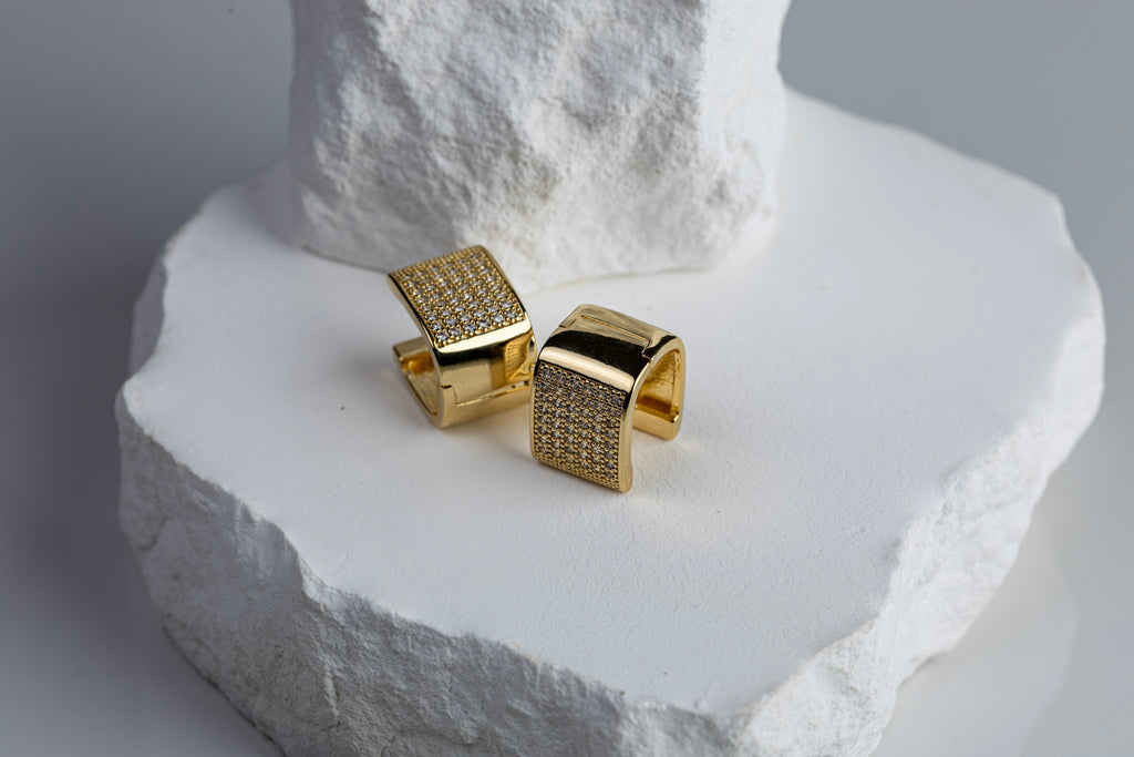 CAMi 18k Gold Filled Iced Chunky Square Clicker Earrings – Bold, Sparkling & Handcrafted in Brazil