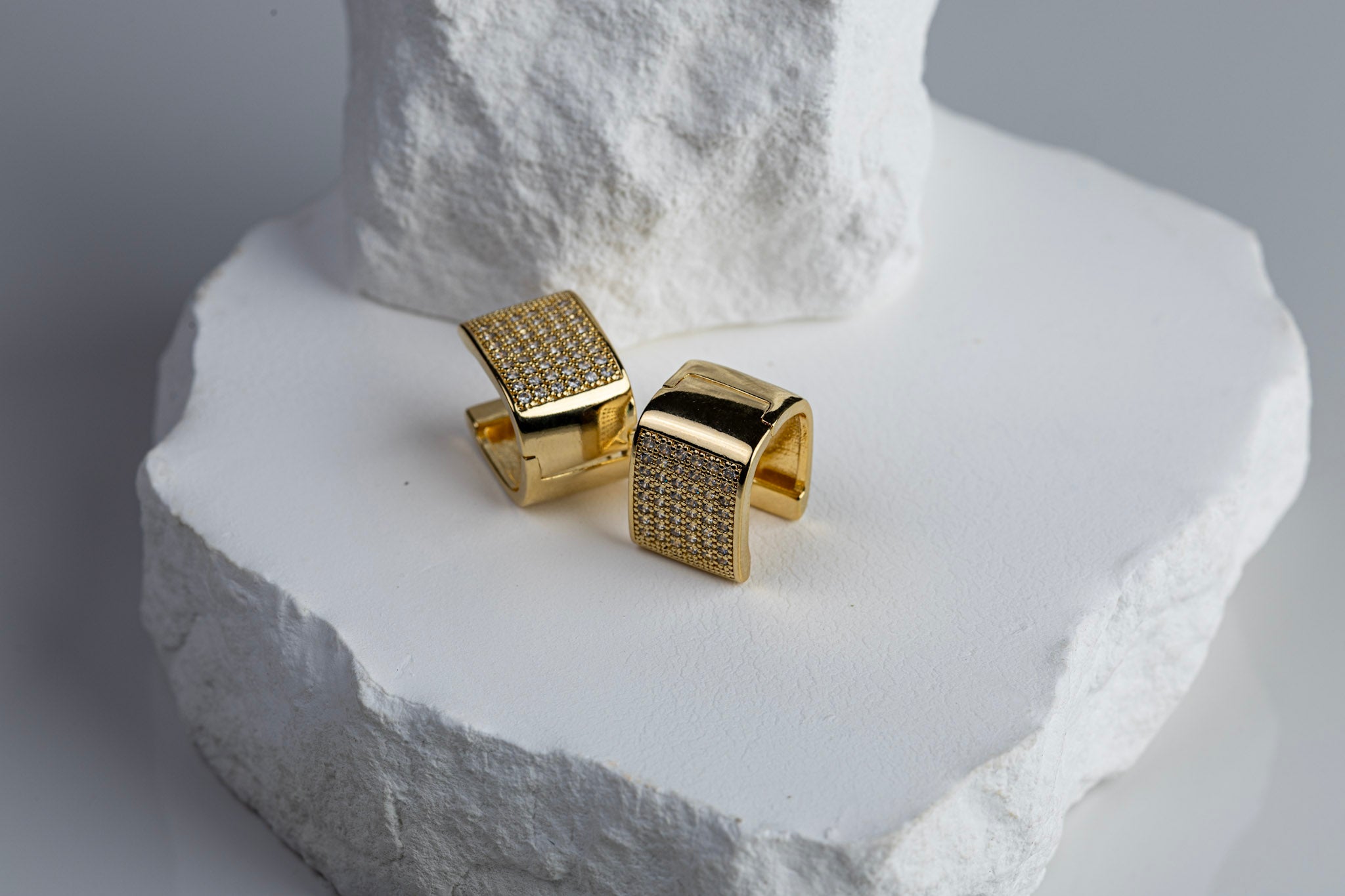 CAMi 18k Gold Filled Iced Chunky Square Clicker Earrings – Bold, Sparkling & Handcrafted in Brazil