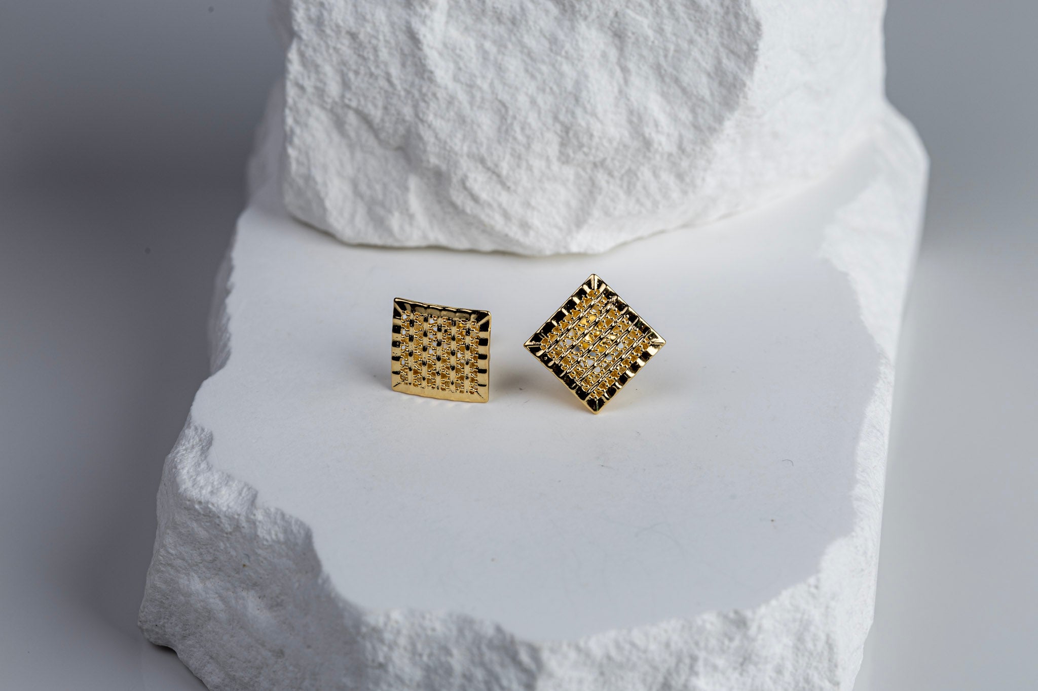 CAMi 18k Gold Filled Hollowed Square Stud Earrings – Modern, Bold & Timelessly Chic