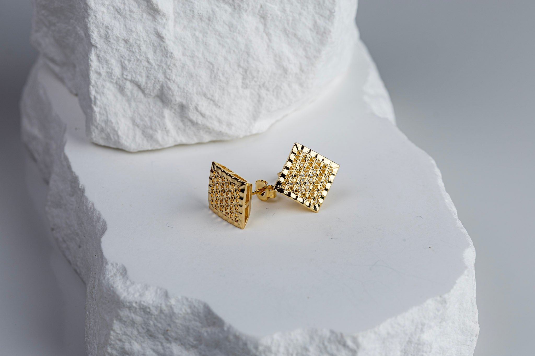 CAMi 18k Gold Filled Hollowed Square Stud Earrings – Modern, Bold & Timelessly Chic