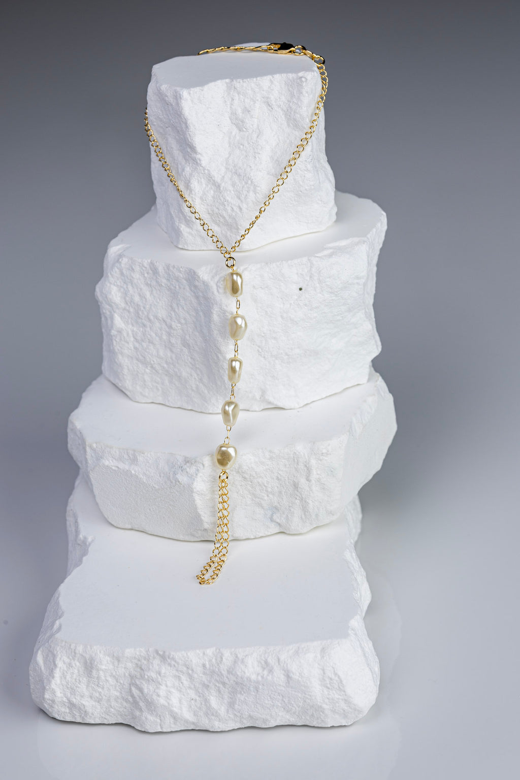 18k Gold Filled Baroque Pearl Hand Chain – Unique, Elegant & Handcrafted in Brazil