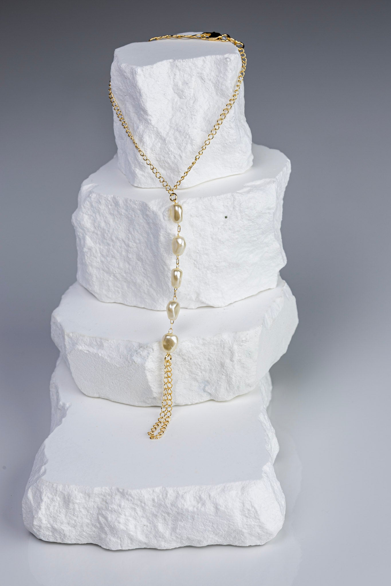 18k Gold Filled Baroque Pearl Hand Chain – Unique, Elegant & Handcrafted in Brazil