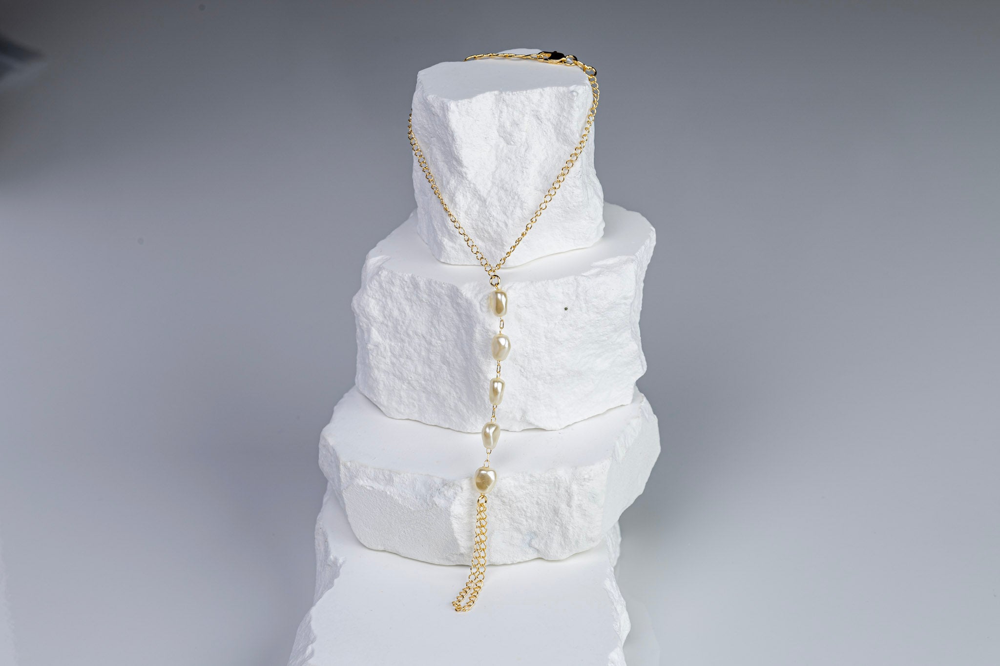 18k Gold Filled Baroque Pearl Hand Chain – Unique, Elegant & Handcrafted in Brazil
