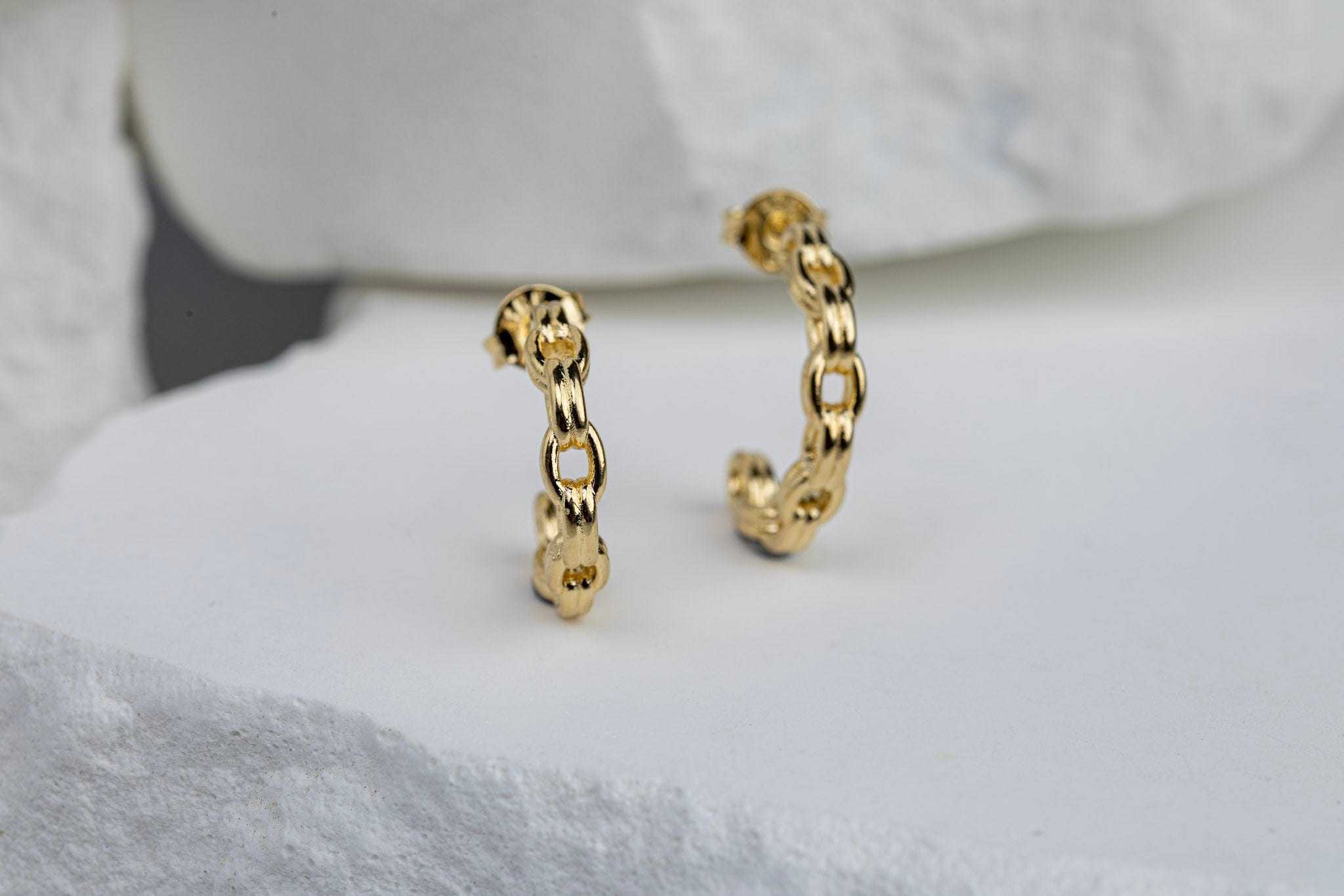 18k Gold Filled Chain C-Hoop Earrings – Modern, Elegant & Handcrafted in Brazil