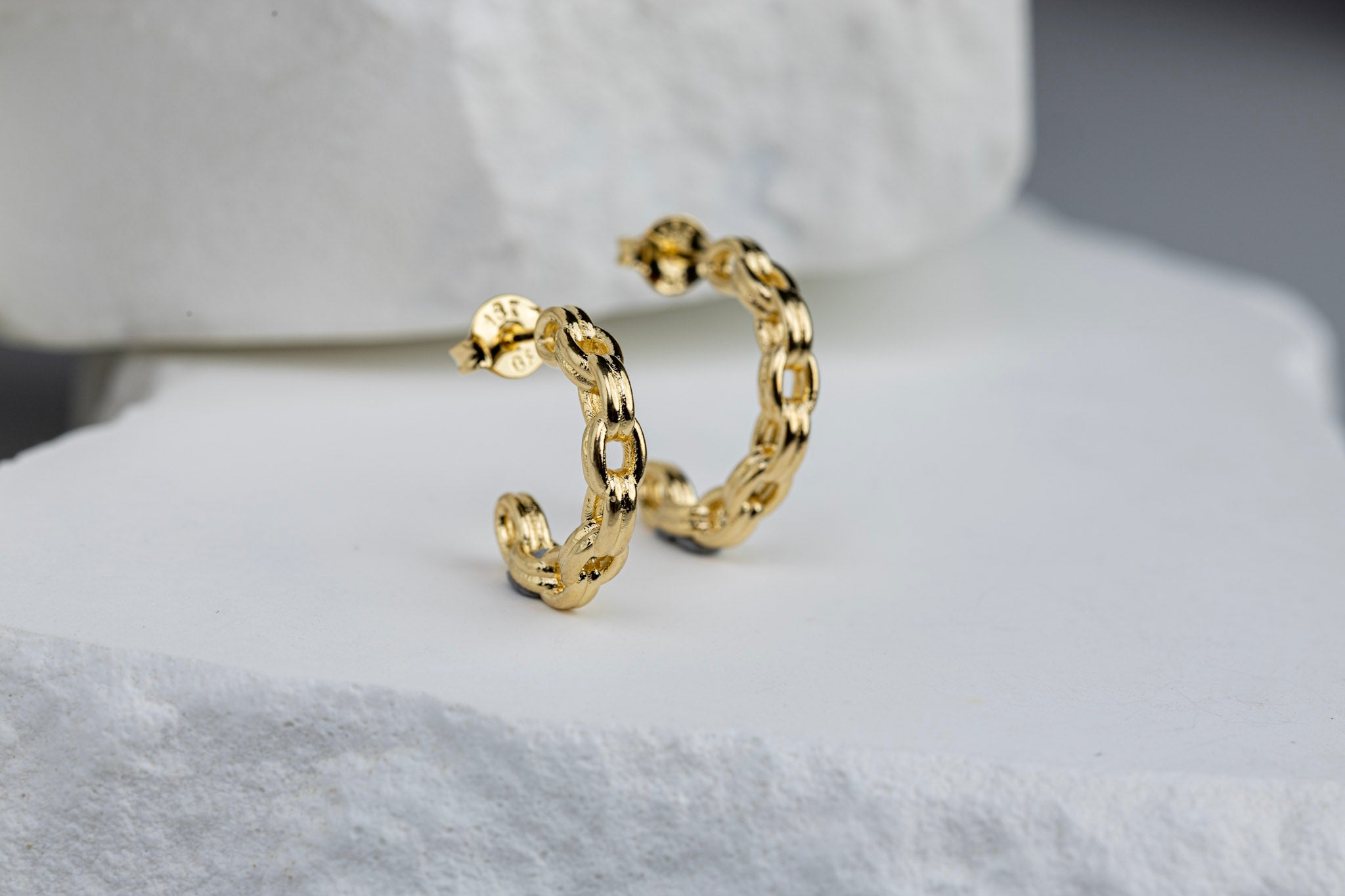18k Gold Filled Chain C-Hoop Earrings – Modern, Elegant & Handcrafted in Brazil