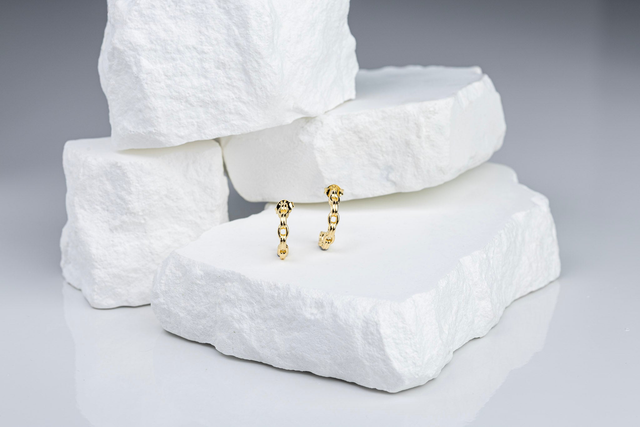 18k Gold Filled Chain C-Hoop Earrings – Modern, Elegant & Handcrafted in Brazil