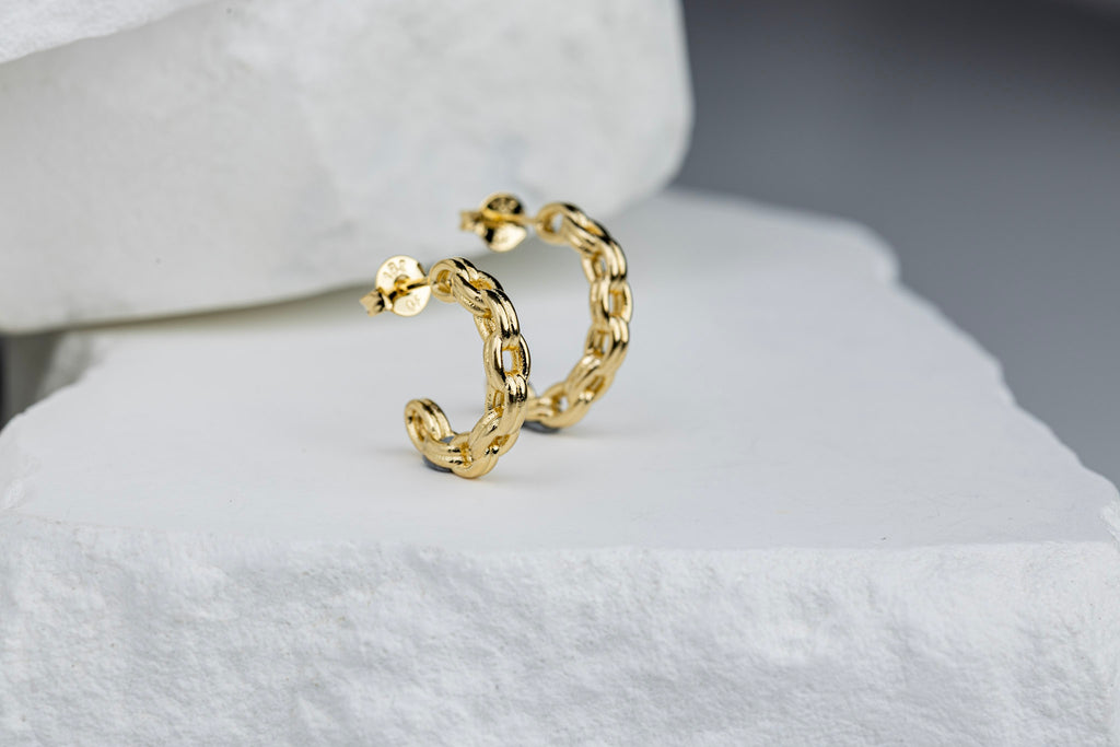 18k Gold Filled Chain C-Hoop Earrings – Modern, Elegant & Handcrafted in Brazil
