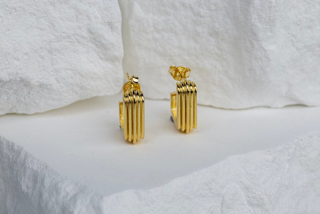 CAMi 18k Gold Filled Geometric Ridged C-Hoop Earrings – Modern, Bold & Sophisticated