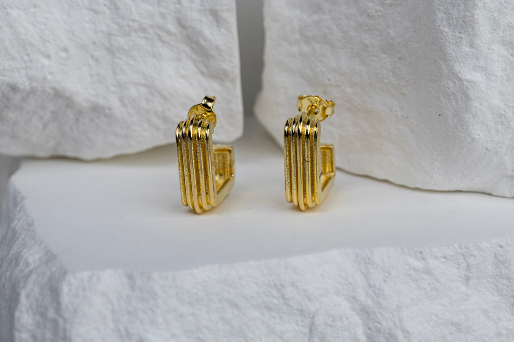 CAMi 18k Gold Filled Geometric Ridged C-Hoop Earrings – Modern, Bold & Sophisticated