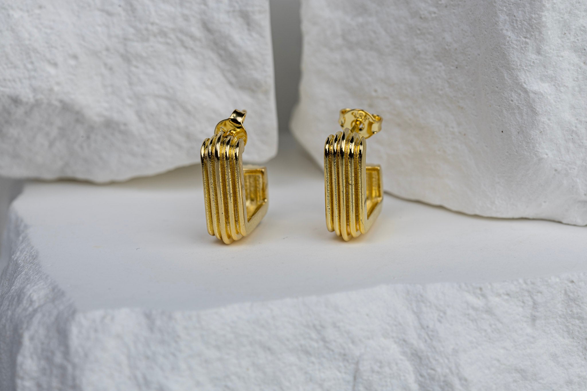 CAMi 18k Gold Filled Geometric Ridged C-Hoop Earrings – Modern, Bold & Sophisticated