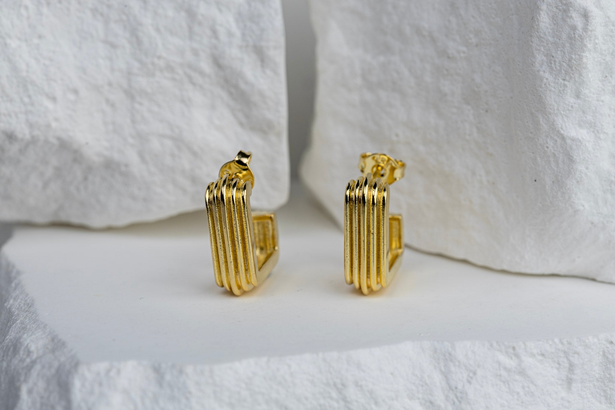 CAMi 18k Gold Filled Geometric Ridged C-Hoop Earrings – Modern, Bold & Sophisticated