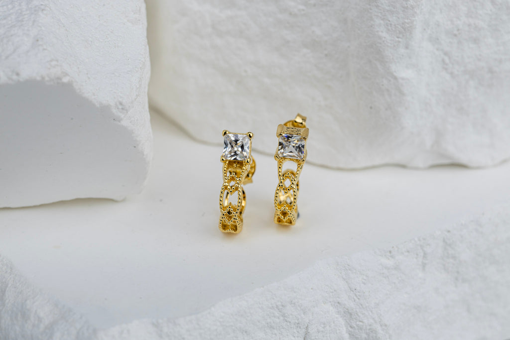 18k Gold Filled Vintage Princess Cut CZ Detailed C-Hoop Earrings – Classic Glamour with a Modern Twist
