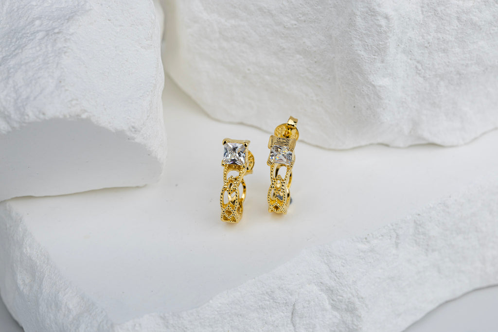 18k Gold Filled Vintage Princess Cut CZ Detailed C-Hoop Earrings – Classic Glamour with a Modern Twist