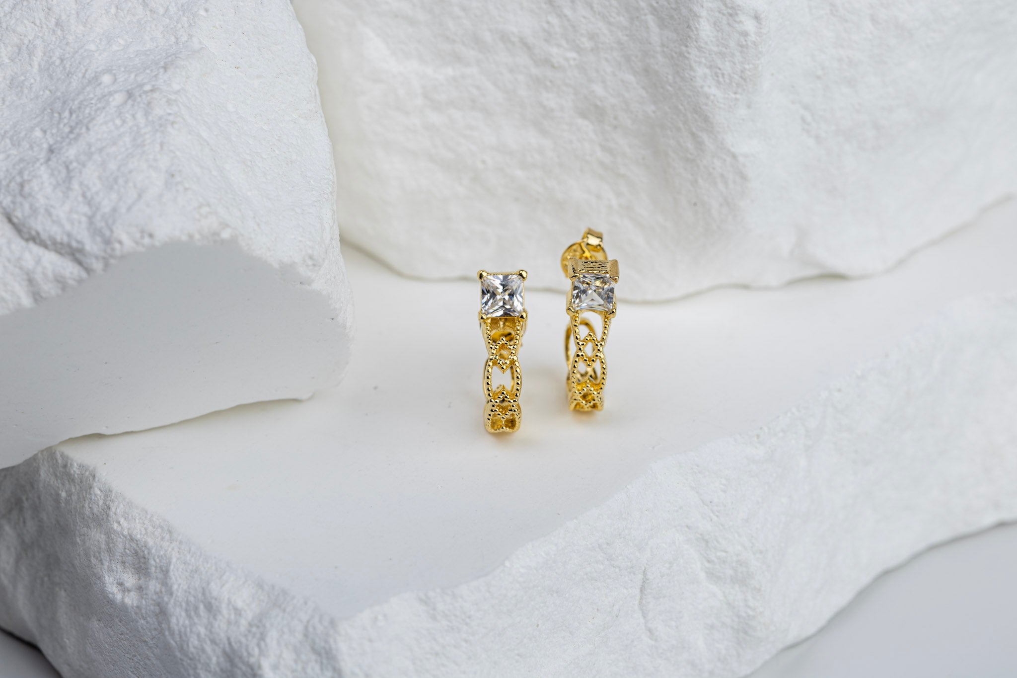 18k Gold Filled Vintage Princess Cut CZ Detailed C-Hoop Earrings – Classic Glamour with a Modern Twist