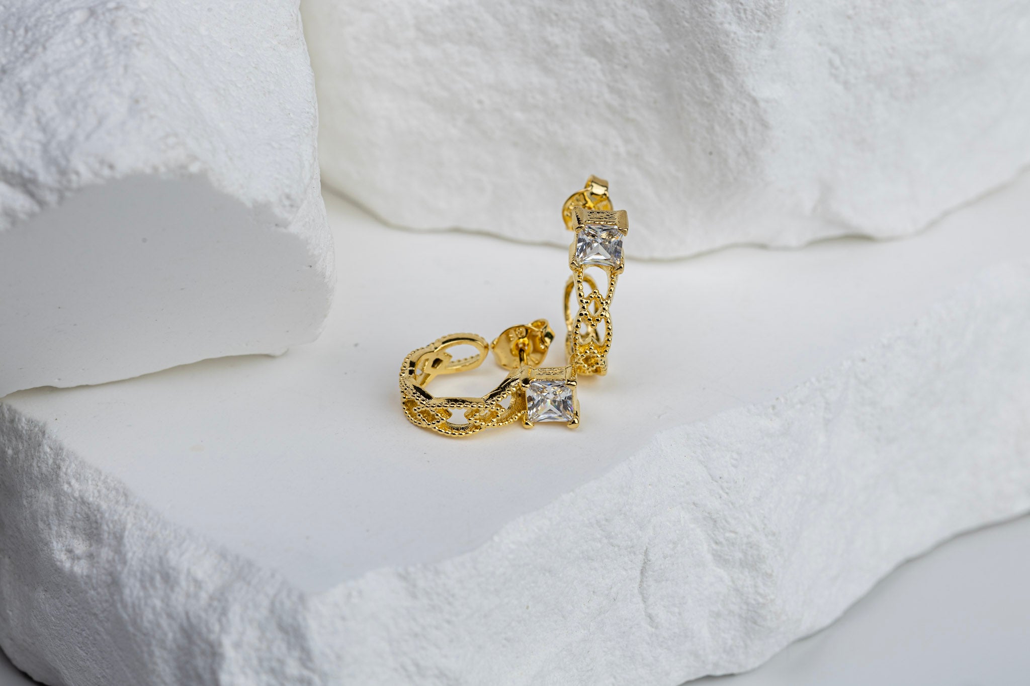 18k Gold Filled Vintage Princess Cut CZ Detailed C-Hoop Earrings – Classic Glamour with a Modern Twist
