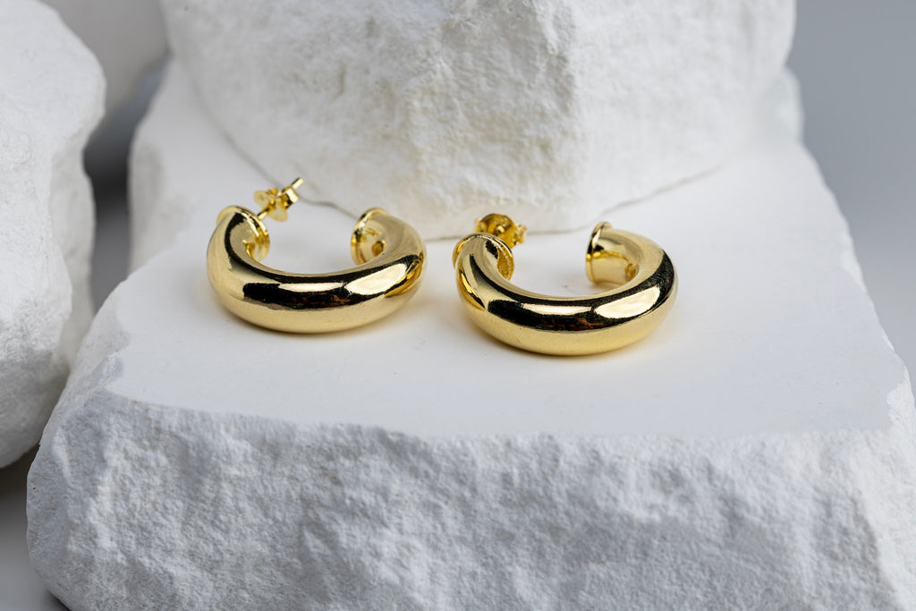 CAMi 18k Gold Filled 25mm Chubby C-Hoop Earrings – Bold, Modern & Effortlessly Chic