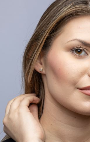 CAMi 18k Gold Filled Square Stud Earrings with Detailed Bezel – Elegant, Sparkling & Timeless